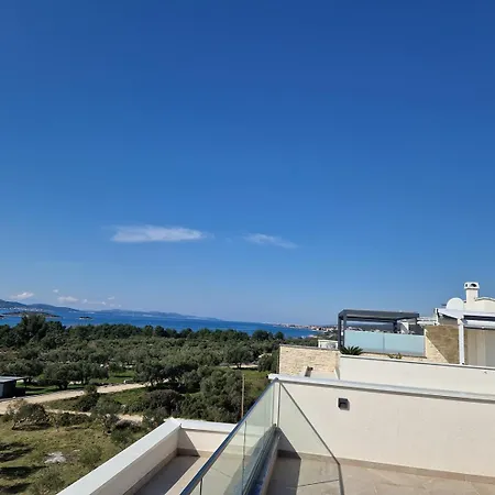 Ana Πανσιόν Turanj